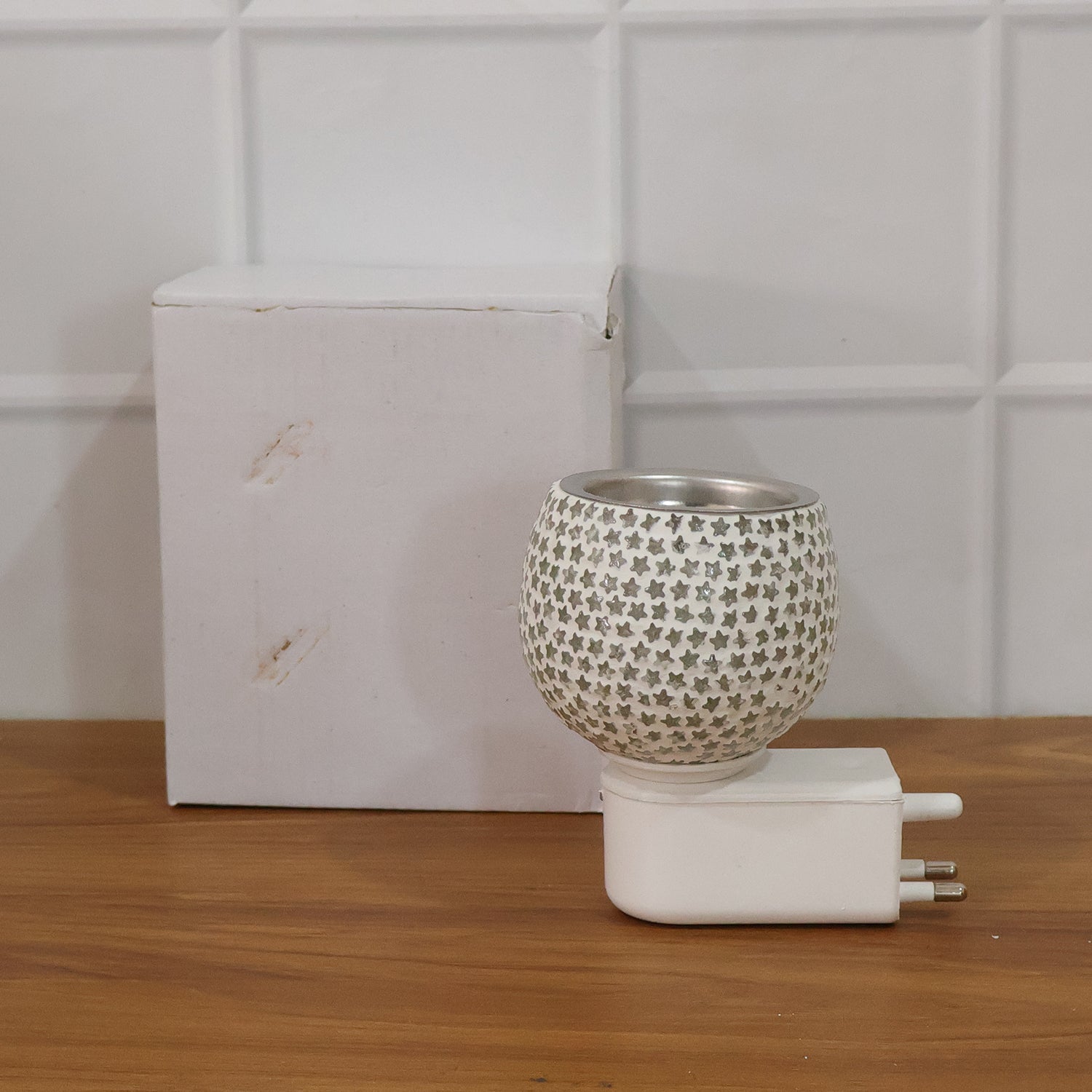 Premium Plug-in Star Cut Glass Aroma Diffuser Night Lamp (1 Pc)